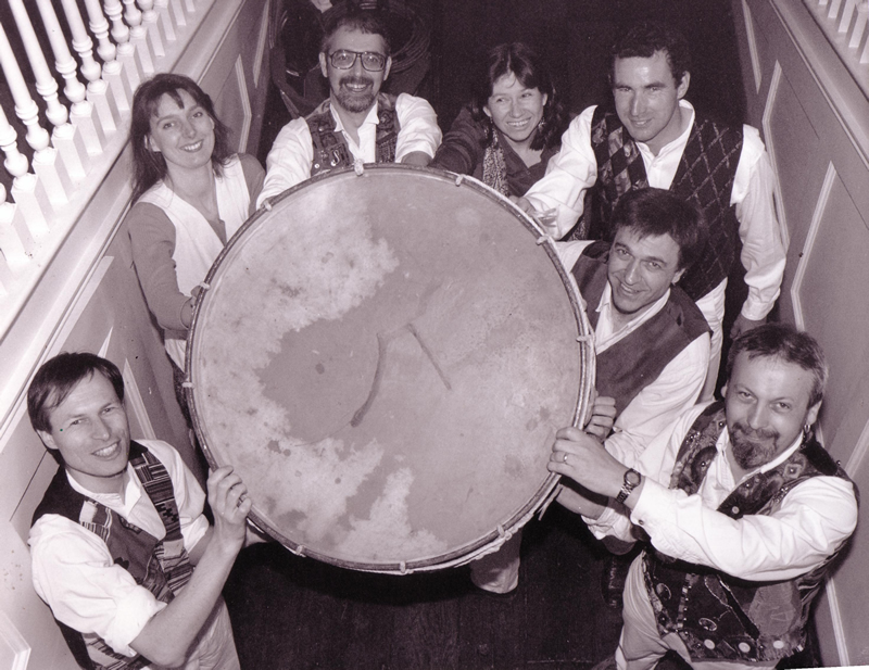 Magpie Lane 19 May 1997 - photographer Denis Kennedy - click to view larger image